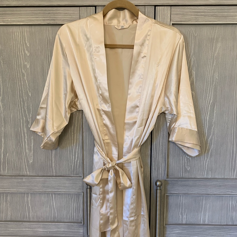 NWOT Pretty Robe - Picture 2 of 5
